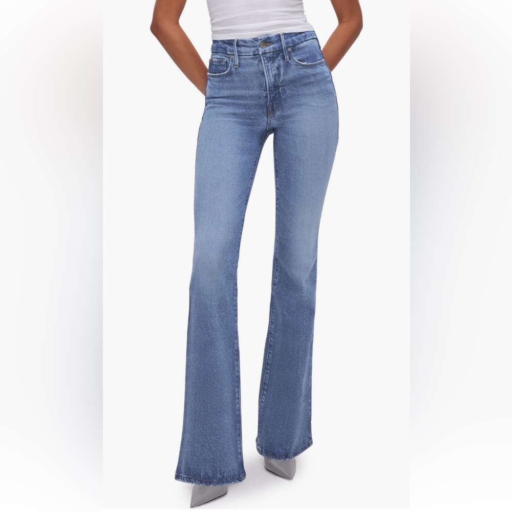 Good American Good Classic
Slim Bootcut Jeans (Indigo 627)
(Regular)